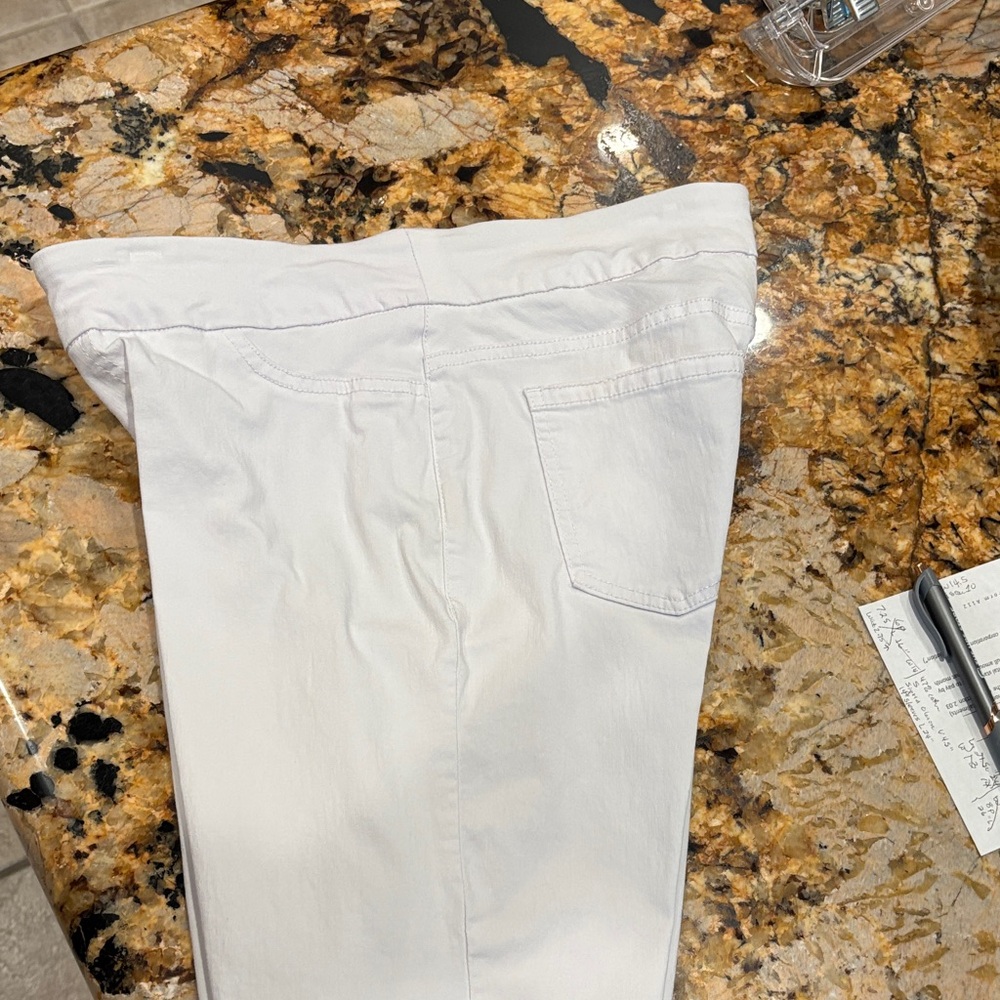 Soft Surroundings PS whit shorts